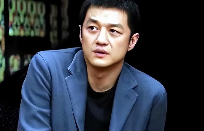 拐杖看演出这一刻老夫少妻彻底具象化了麻将胡了试玩模拟器女儿过六一李亚鹏拄(图9)