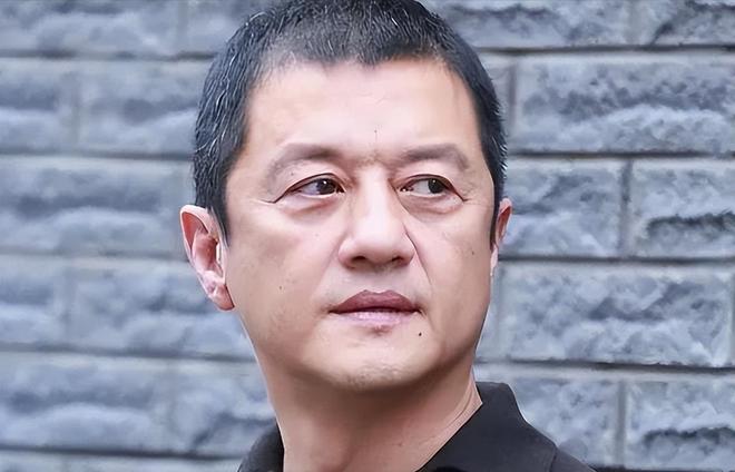 拐杖看演出这一刻老夫少妻彻底具象化了麻将胡了试玩模拟器女儿过六一李亚鹏拄